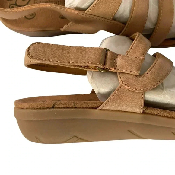 Baretraps Size 7M Jerie
Caramel Strappy Comfort
Sandals - Hook & Loop Closure - Picture 6 of 8